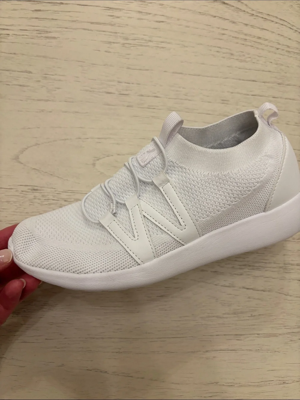 Women's SZ 7 White Knit Slip-On Athletic Sneakers